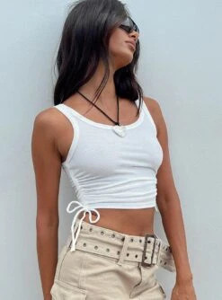 Madelyn Top White 12 Madelyn Top White -Chic Clothing Shop 0 modelinfo Amelia us2 66320e4b 3e17 44f5 81fe 8dee35903677