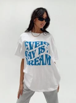 Every Day Oversize Tee White -Chic Clothing Shop 0 modelinfo Josephine us2 221fc5a6 7881 43a3 9393 4ece9874deca