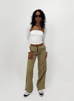 Motel Xander Trouser Taupe -Chic Clothing Shop 0 modelinfo kristen us2 42a1e8d1 96ab 4a1f 8cc8 909a6512543a