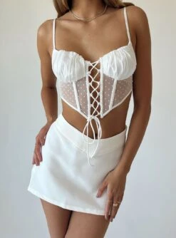 Princess Polly Easton V Front Mini Skirt White 16 Princess Polly Easton V Front Mini Skirt White -Chic Clothing Shop 0 modelinfo margaret us2 jpg d7636753 04c7 4656 9517 4948e092a4f2
