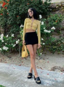 Princess Polly Selby Mini Skirt Black -Chic Clothing Shop 000 modelinfo linabugz us0