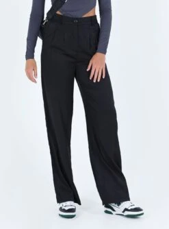 Kacey Pants Black Tall -Chic Clothing Shop 1 modelinfo Chelsea us6 9c013dff 549f 44fb 9793 949858003226