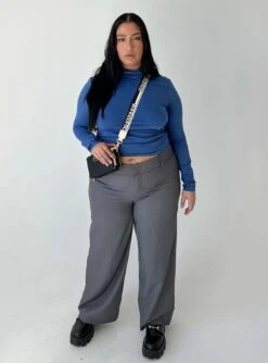 Alaina Pants Grey Curve -Chic Clothing Shop 1 modelinfo Javi us14 c52dd6d5 769d 462e af2f 1d0f30c623bd