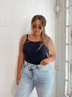 Lindsey Bodysuit Black Curve -Chic Clothing Shop 1 modelinfo Paris us14 8f027ffe b010 44c9 869a 1674ae7d0b9f