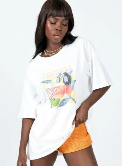 Princess Polly Tropicana Oversized Tee White -Chic Clothing Shop 1 modelinfo cynthia us2 0df154a0 fba5 4aec 955a 51411f06f3c6