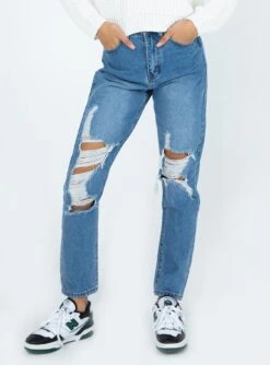 Princess Polly Damion Ripped Mom Denim Jeans -Chic Clothing Shop 1 modelinfo jamea us4 a2913d7f 4a20 44db 8cec 70cee7f1856e