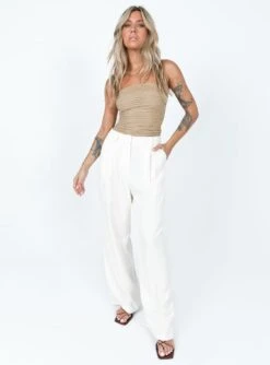 La Quinta Pant Off White -Chic Clothing Shop 2 modelinfo Cathlin us2 f113e383 565e 4631 bc56 725e1e47371e