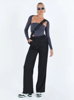 Kacey Pants Black Tall -Chic Clothing Shop 2 modelinfo Chelsea us6 f6816da4 eb33 4fe4 9f15 691378e236fb