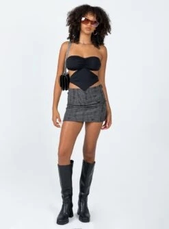 Princess Polly Conan Mini Skirt Black -Chic Clothing Shop 2 modelinfo Cindy us2 d02a06bb cc90 4ce8 9909 3b514b430226