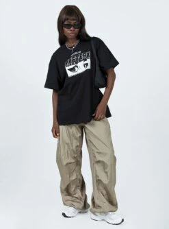 House Of Mystery Oversized Tee Black -Chic Clothing Shop 2 modelinfo Cynthia us4 b6db57d4 4246 4bd3 8c04 4e9bed8bc5cc