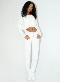 Princess Polly Nerin Cropped Sweater White -Chic Clothing Shop 2 modelinfo Kiele US2 1f67e906 98a9 48e2 849f ca3a09247e06