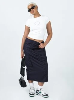 Motel Enore Skirt Navy -Chic Clothing Shop 2 modelinfo Sarah us6 82a2fe8e 84a4 4acc b9e8 709222f0ae49