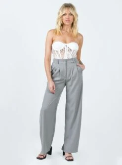 Princess Polly Archer Pants Light Grey -Chic Clothing Shop 2 modelinfo Susanna us4 1f76e0c0 016b 47d4 b367 653632665c75
