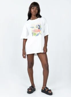 Princess Polly Tropicana Oversized Tee White -Chic Clothing Shop 2 modelinfo cynthia us2 d76e19b4 3461 4783 a6fc 842542ac1ff3