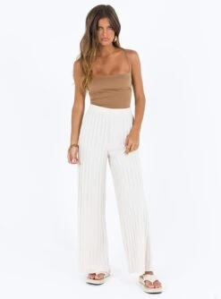 Karlah Bodysuit Beige -Chic Clothing Shop 2 modelinfo elise us2 8ce6365e 6979 481d 91a1 2e63c0007561