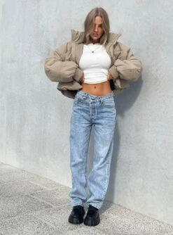 Holly Asymmetric Straight Leg Jean Light Wash Denim Petite -Chic Clothing Shop 2 modelinfo emma jane US2 391f6d84 5e5a 4e12 b722 92188a08e7dc