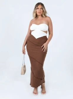 Princess Polly Oscar Maxi Skirt Brown -Chic Clothing Shop 2 modelinfo jasmine us8 79e96ba5 f306 43ef aebe 78d61b3ba55d