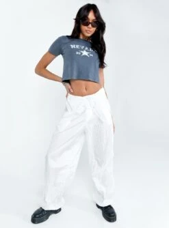 Nevada Tee Navy -Chic Clothing Shop 2 modelinfo josephine us2 429dddb5 c542 415f adff f15f6a021f65