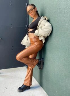 Princess Polly Braden Pants Dark Brown -Chic Clothing Shop 2 modelinfo juliett US2