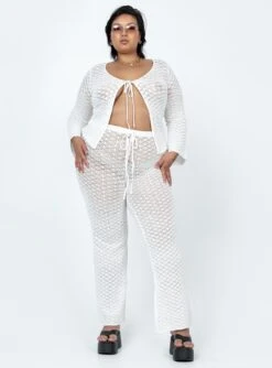 Wild & Free Crochet Pants Curve White -Chic Clothing Shop 2 modelinfo lovisa us18 44917bbc cd3b 4d46 a1c2 adefafa619bc