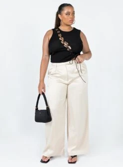 Amalia Pants Beige Curve -Chic Clothing Shop 2 modelinfo miccy us14 3db72ed7 b755 406a 95ff 1d5ae4fabc79