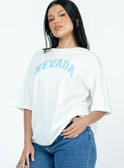 Princess Polly Nevada Graphic Tee White 8 Princess Polly Nevada Graphic Tee White -Chic Clothing Shop 3 model info Alicia us8 93c77c55 94cb 45b2 bf20 76f1c5a188be