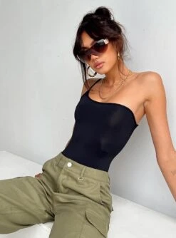 Hutter Bodysuit Black 6 Hutter Bodysuit Black -Chic Clothing Shop 3 model info Josephine us2 43e446b9 108d 4bc4 9766 16e632268fa8