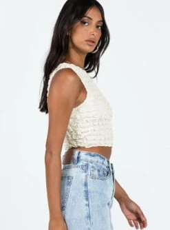 Princess Polly Kendrick Top Cream -Chic Clothing Shop 3 modelinfo Amelia us2 fdbf2ea9 b8c9 45a5 8c0e 11c676384505
