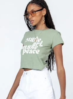 Princess Polly Make Art Tee Green 6 Princess Polly Make Art Tee Green -Chic Clothing Shop 3 modelinfo Ayanna us2 0b948e9e 2827 4da8 8398 09c15bb682a5