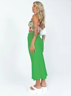 Princess Polly Bine Midi Skirt Green 9 Princess Polly Bine Midi Skirt Green -Chic Clothing Shop 3 modelinfo Cathlin us2 54aaa66e d894 4612 a927 92a8cacfadcd