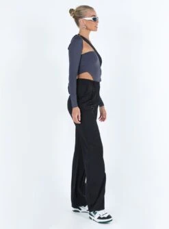 Kacey Pants Black Tall -Chic Clothing Shop 3 modelinfo Chelsea us6 004b9fac 3eec 4381 916a f93edf2e3200