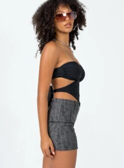 Princess Polly Conan Mini Skirt Black -Chic Clothing Shop 3 modelinfo Cindy us2 12b79f92 2942 4ca9 b904 8440386b9d97