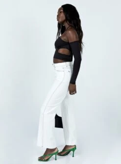 Princess Polly Saleccia Straight Leg Denim Jeans White -Chic Clothing Shop 3 modelinfo Cynthia US4 3ad053ea 373d 4881 946a 5cf923ec373b