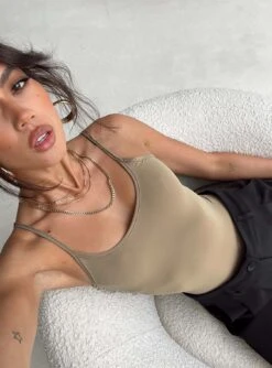 Geary Bodysuit Beige 6 Geary Bodysuit Beige -Chic Clothing Shop 3 modelinfo Josephine us2 7dbb0d21 091b 42aa bee6 9a04ea23ce63