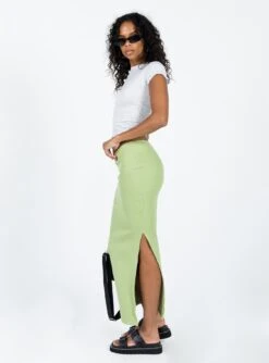 Abigail Midi Skirt Green -Chic Clothing Shop 3 modelinfo Kristen us2 2db5a422 d896 46ec 9d88 42c290587c2f