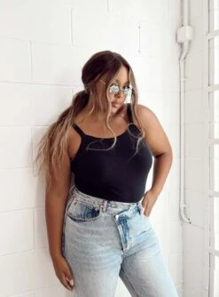 Lindsey Bodysuit Black Curve -Chic Clothing Shop 3 modelinfo Paris us14 2e584f76 b5be 4082 b105 31a91ce6dc31