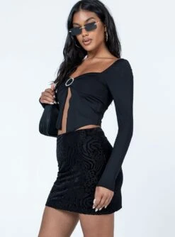 Princess Polly Hella Mini Skirt Black 6 Princess Polly Hella Mini Skirt Black -Chic Clothing Shop 3 modelinfo Yarelis us2 9118da7e ed4e 4d31 9bc5 da28d3052294