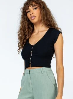 Princess Polly Indica Top Black 6 Princess Polly Indica Top Black -Chic Clothing Shop 3 modelinfo alyssa us4 e65687be f49c 42ef a7bf 47c86a5a4616