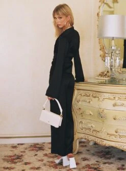 Toddy Satin Trouser Black -Chic Clothing Shop 3 modelinfo beanie us2 f68138fa a861 4f56 9476 4eebabefc541