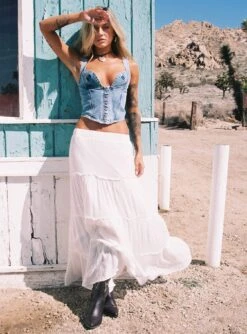 Princess Polly Miriah Maxi Skirt White -Chic Clothing Shop 3 modelinfo cathlin us2 355807ea 7026 427e b40a c4328f8c550b