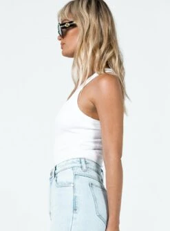 Princess Polly Camellia Bodysuit White -Chic Clothing Shop 3 modelinfo chloe e us2 b2168152 8899 4354 b784 1cb9fa1aab1a