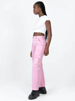 Princess Polly Adelaide Cargo Jeans Pink -Chic Clothing Shop 3 modelinfo cynthia us4 c9d3231f ec6d 4f17 89f6 88e2b30ecfd8