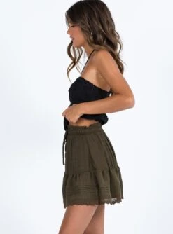 Princess Polly Wandan Mini Skirt Brown -Chic Clothing Shop 3 modelinfo elise us2 39b0ed8f 588b 4ac3 9532 a2c7bd1db613