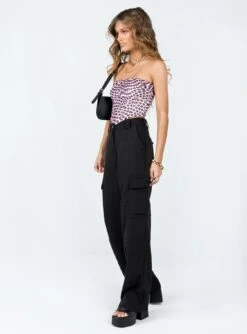 Princess Polly Kaydence Cargo Pants Black 9 Princess Polly Kaydence Cargo Pants Black -Chic Clothing Shop 3 modelinfo elise us2 d9e263c3 82e6 4342 82b0 542e7ecef679