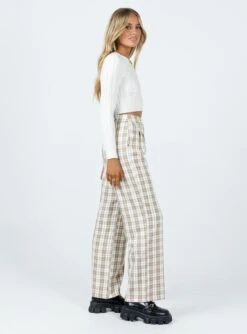 Princess Polly Archer Pants Beige Plaid -Chic Clothing Shop 3 modelinfo elly us2 550cf8d5 8da0 4c74 991c b01a9b09b067