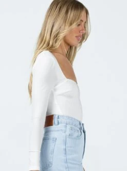 Alberta Long Sleeve Bodysuit White -Chic Clothing Shop 3 modelinfo elly us2 f33248b4 6194 43a9 a9f1 422dcd23883c