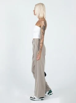 Princess Polly Archer Pants Pinstripe Beige -Chic Clothing Shop 3 modelinfo emma leigh us4 6cc32bee 663a 41ee 9fcd bdafe5334ecf