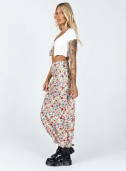 Princess Polly Celena Maxi Skirt Floral -Chic Clothing Shop 3 modelinfo emma leigh us4 9e24c802 e41d 48c4 9062 526f06af6877