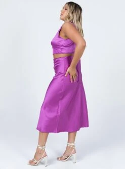 Princess Polly Tyra Satin Midi Skirt Purple -Chic Clothing Shop 3 modelinfo jasmin us8 8c0a1813 3f59 40d7 a81e 22cfadb3864e