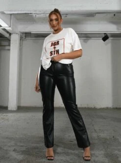 JGR & STN Feat. Oversized Tee White 7 JGR & STN Feat. Oversized Tee White -Chic Clothing Shop 3 modelinfo jasmine us8 940f2f05 cc42 4fb0 aec1 7c5dc42cd222